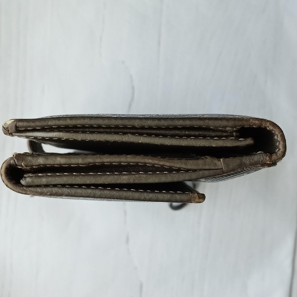 Authentic Gucci Metallic brown Signature wallet with GG charm - Picture 10 of 16